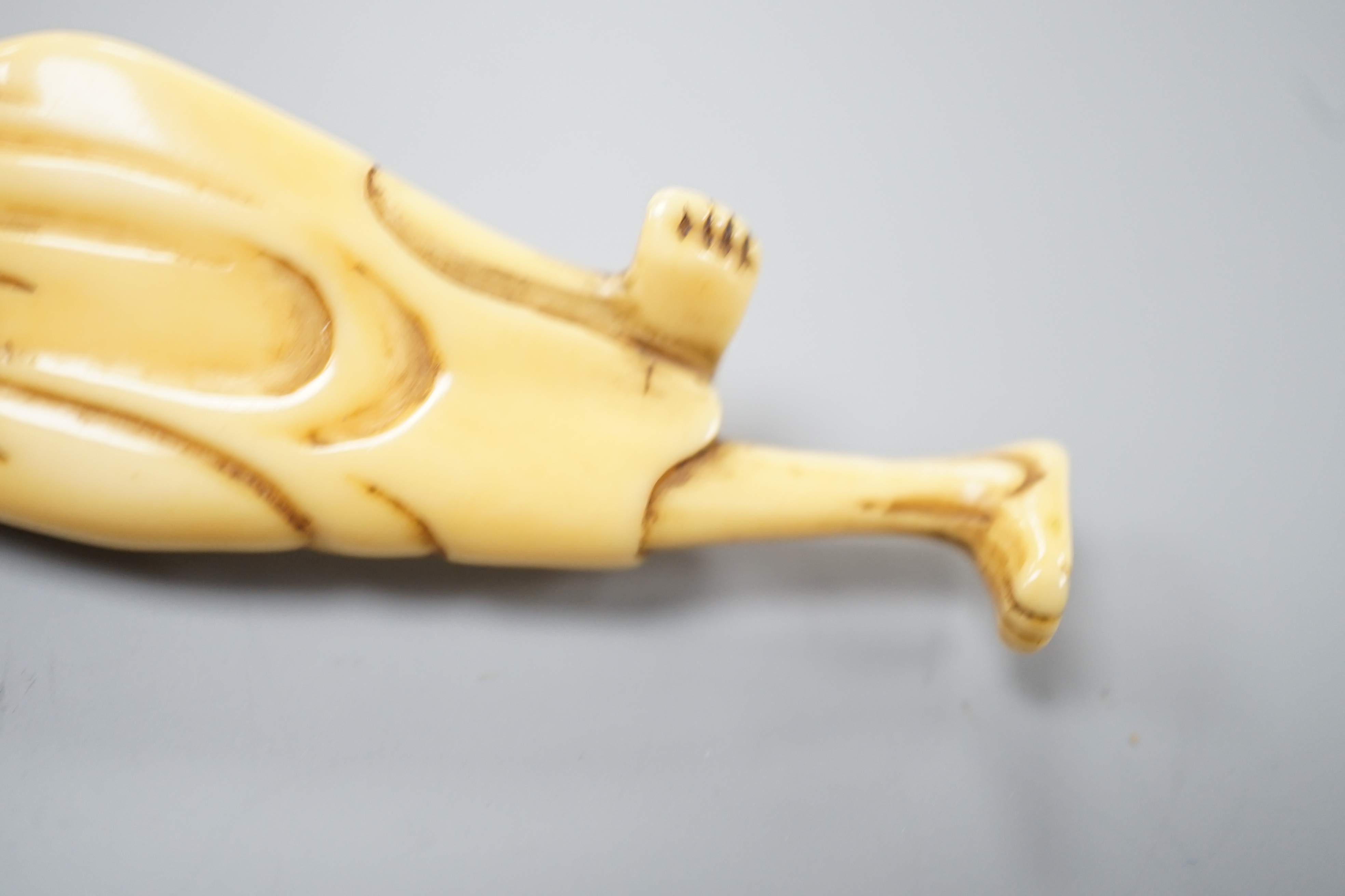 A Japanese ivory netsuke of a howling man, late 18th/early 19th century, 9.4cm